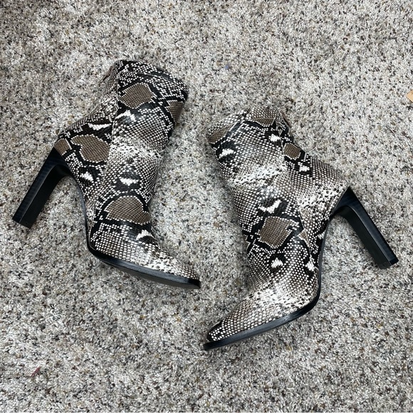 Miss Lola Henley Snakeskin Block Heel Square Toe Booties Boots 7 Black Grey - Picture 5 of 14